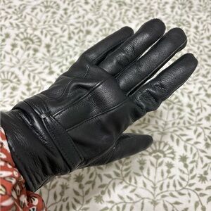 Black Lambskin Women’s Gloves